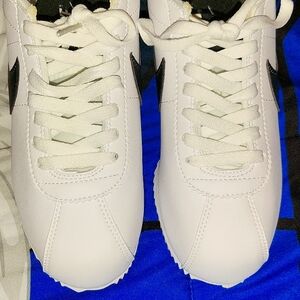 Womens shoes size 7 1/2